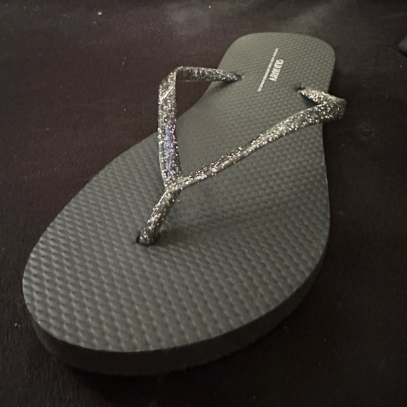 Old Navy never worn glitter thong flip-flops from 2023. - Picture 2 of 2
